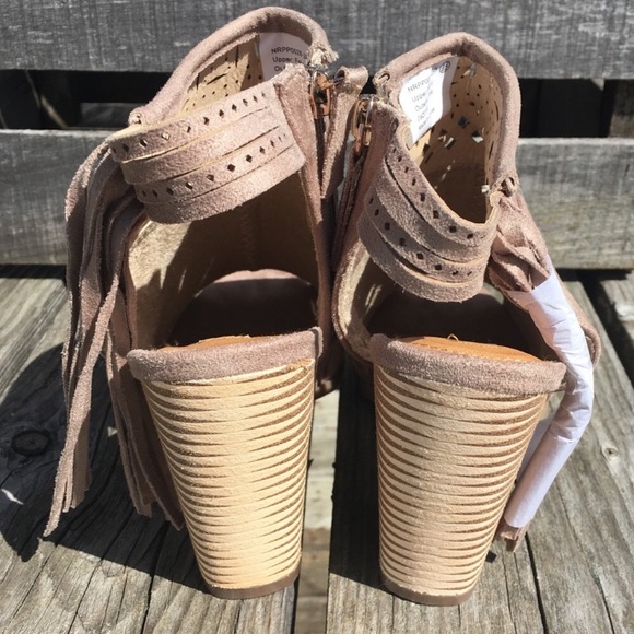 Buckle Tan Suede Laser Cut Fringed Peep-Toe Booties SZ 11! NEW! - Picture 4 of 11